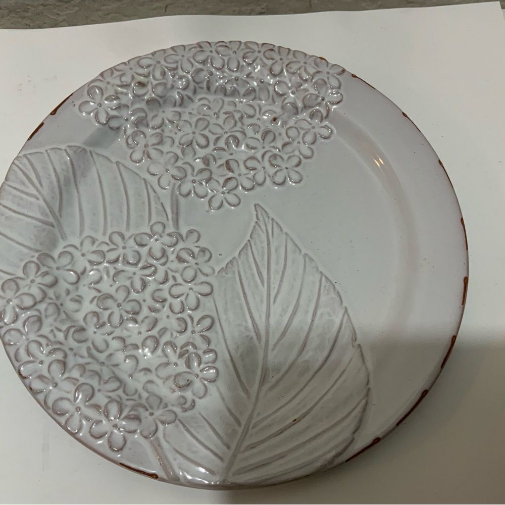 New  Mud Pie Hydrangea salad Dessert Plate 9 in. P10